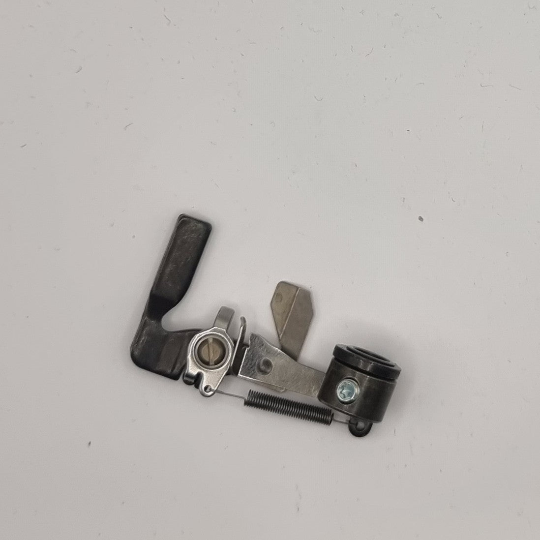 0328037000 BERNINA BASE RETAINER COMPLETE 560 580 640