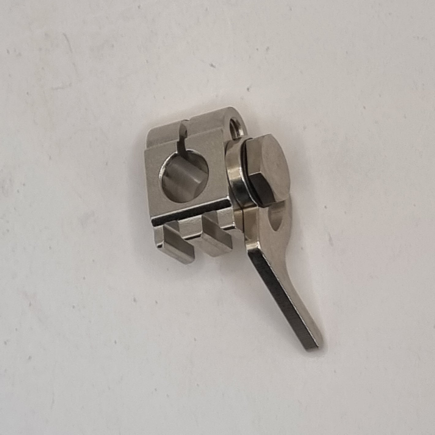 0011177000 PRESSER FOOT HOLDER